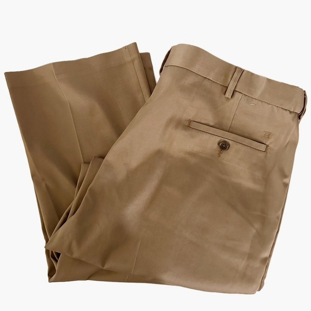 Haggar Men’s 40 Classic Fit Premium Khaki Trousers